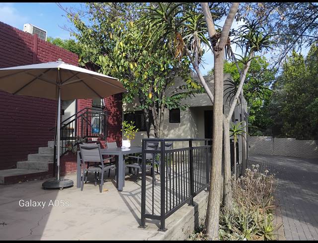 57M² BUSINESS TO LET IN BRYANSTON